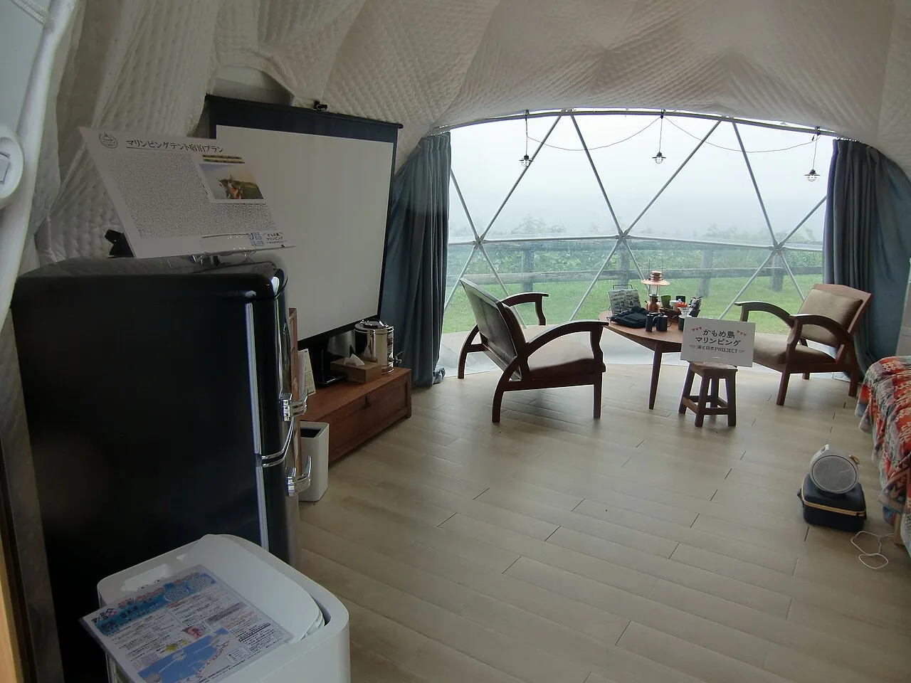 Domo de glamping entre naturaleza, similar a los que administra ILA Glamping